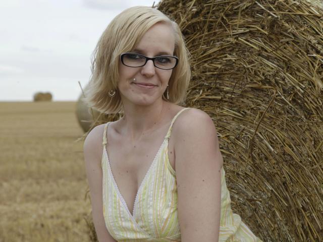 Glory-Glasses-hot - Live porn &amp; sex cam - 21404734