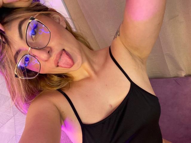 SabrinaaMontana - Live porn &amp; sex cam - 21406182