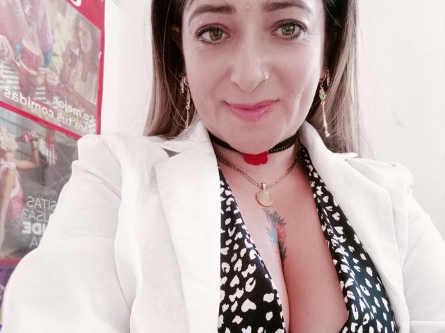 AlessadraJones - Live porn &amp; sex cam - 21412274