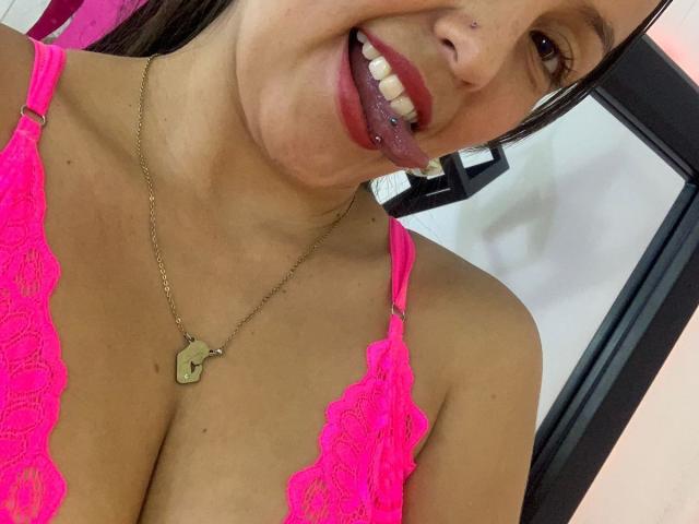 SaritaCaramel - Live porn &amp; sex cam - 21418810