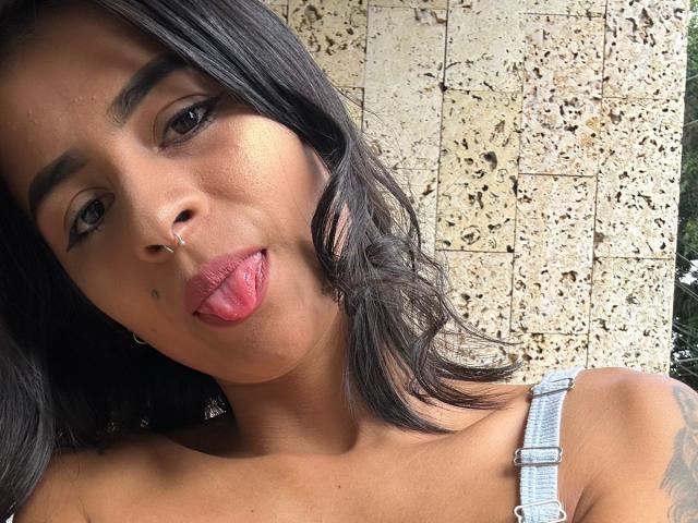 MichelleBenett - Live porn &amp; sex cam - 21439586