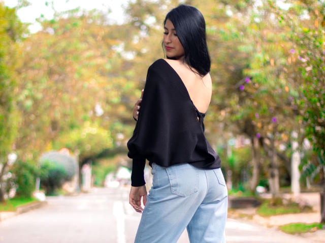 EmaHenderson - Live porn &amp; sex cam - 21466348