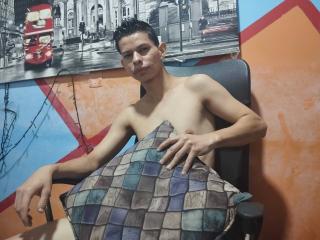 BrandonCespedes - Live porn &amp; sex cam - 21501397