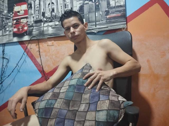 BrandonCespedes - Live porn &amp; sex cam - 21501397