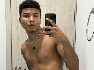 AresHot69 - Live porn &amp; sex cam - 21501821