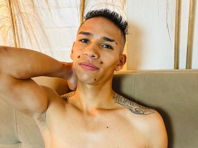 TommyaDamss - Live porn &amp; sex cam - 21518389