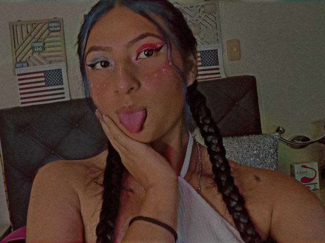 MiiaSwans - Live porn &amp; sex cam - 21524001