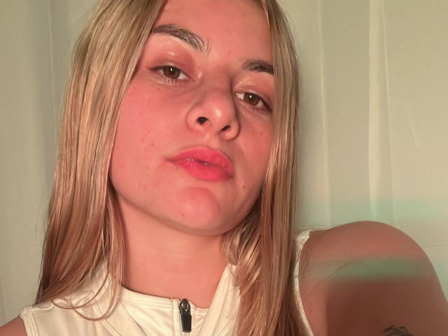 AtheneaRossi - Live sex cam - 21539561