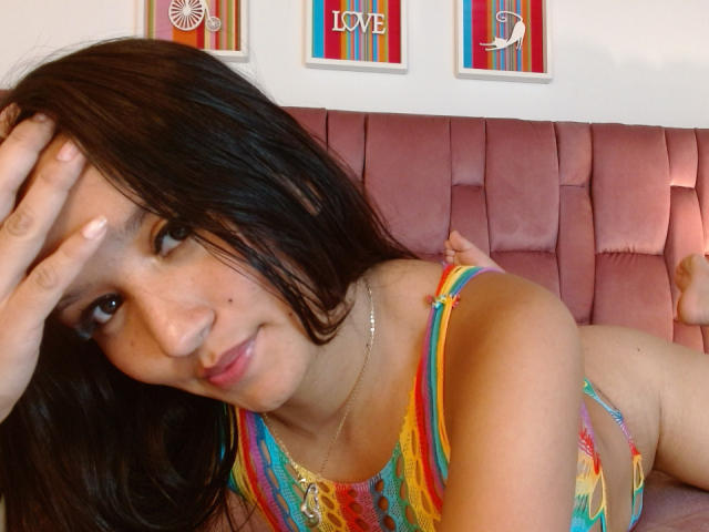 EmiilyAdams - Live porn &amp; sex cam - 21543141