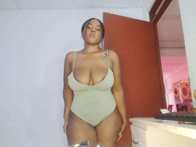 EmiraHot - Live Sex Cam - 21556909