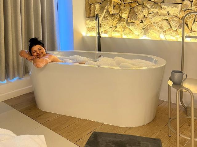 AvrillThomas - Live porn &amp; sex cam - 21584289