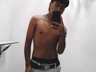 SebastianLeeymond - Live porn &amp; sex cam - 21585977