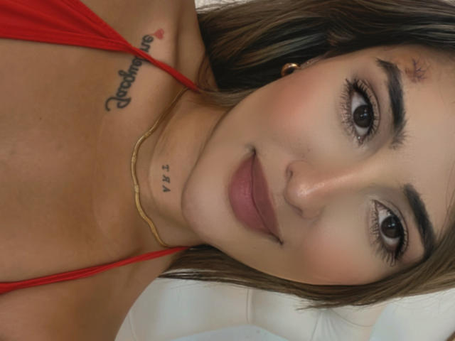 MaeCollins - Live Sex Cam - 21604789