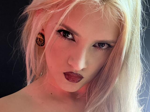 FiorellaStrong - Live sex cam - 21614817