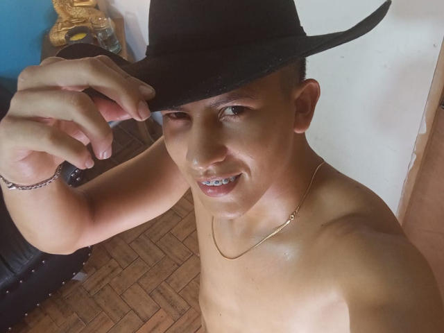 MrMikeCharless - Live porn &amp; sex cam - 21641385