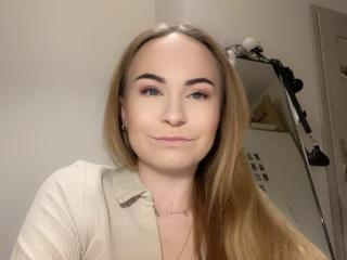 AndreaGold - Live porn &amp; sex cam - 21645337