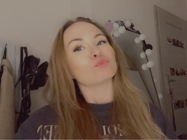 AndreaGold - Live porn &amp; sex cam - 21645341