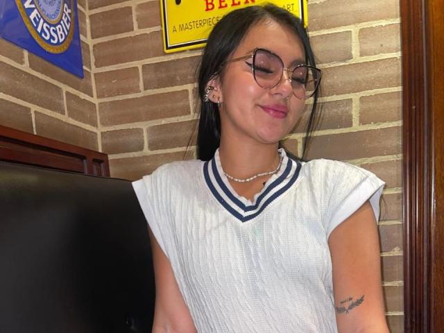 AlessiaFerry - Live porn &amp; sex cam - 21648129