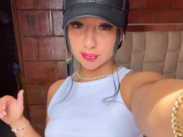 AlessiaFerry - Live porn &amp; sex cam - 21663113