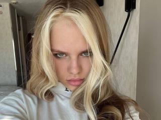 AlisaKisa69 - Live porn &amp; sex cam - 21671381