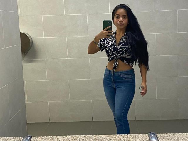 SaraGonzalez01 - Live porn &amp; sex cam - 21676997