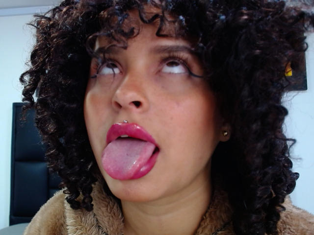 TaylorDwan - Porno na żywo i seks kamera - 21693085