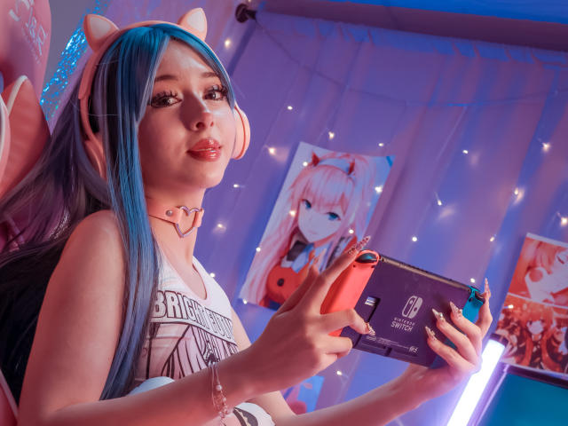 AprilDouce - פורנו בשידור חי ומצלמת סקס - 21702897