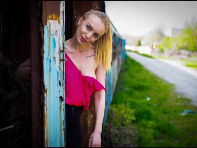 LoreenBlanc - Live porn &amp; sex cam - 21704817