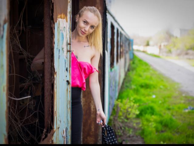 LoreenBlanc - Live porn &amp; sex cam - 21704821