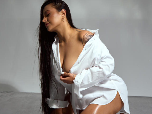 SaraSuray - сексуальная веб-камера в реальном времени - 21731933