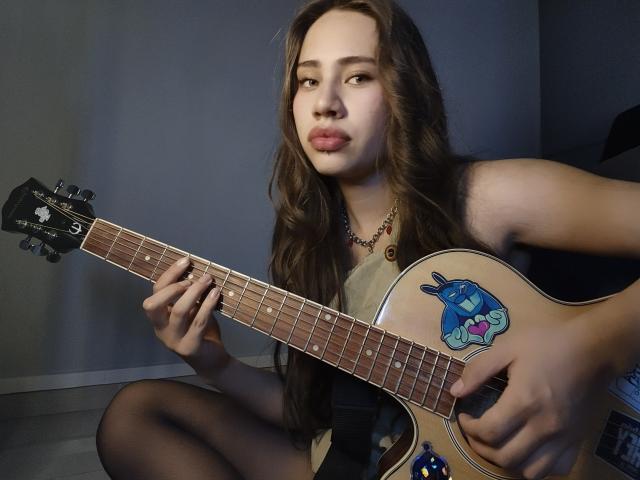 LillyJones - Élő pornó és szexkamera - 21737917