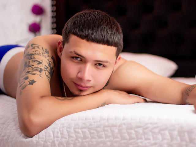 GabrielBigCock - Live porn &amp; sex cam - 21747253