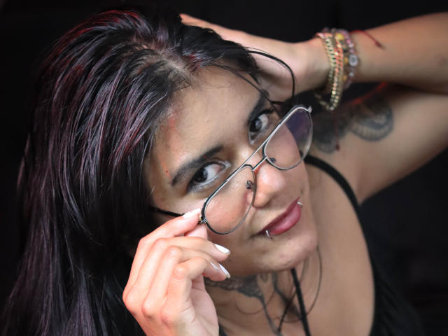 MeganHonney - Live Sex Cam - 21751329