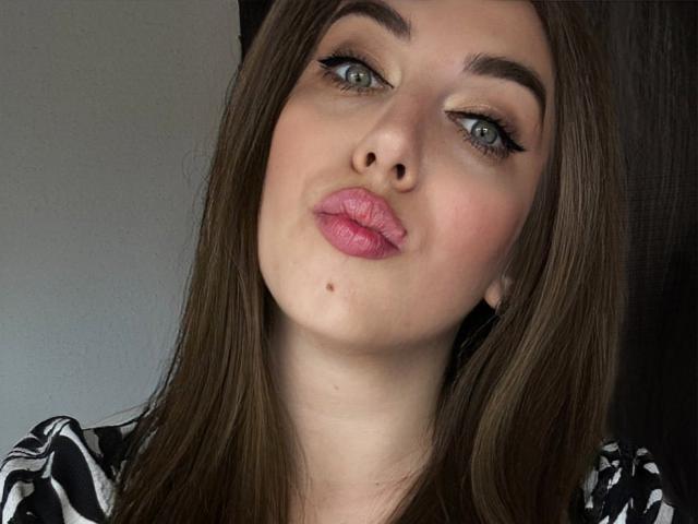 KaleyReed - Live Sex Cam - 21757849