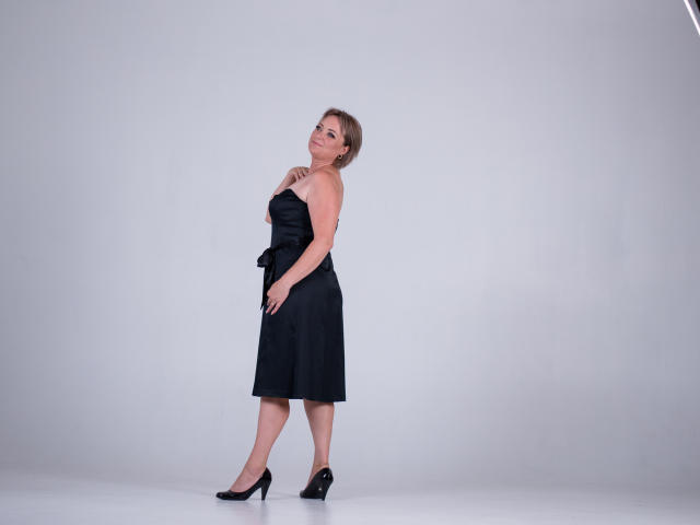 SnezhanaRells - Live porn &amp; sex cam - 21791945