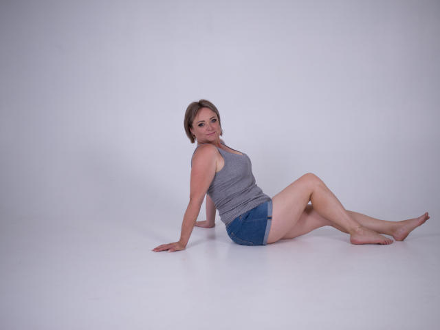 SnezhanaRells - Live porn &amp; sex cam - 21792309