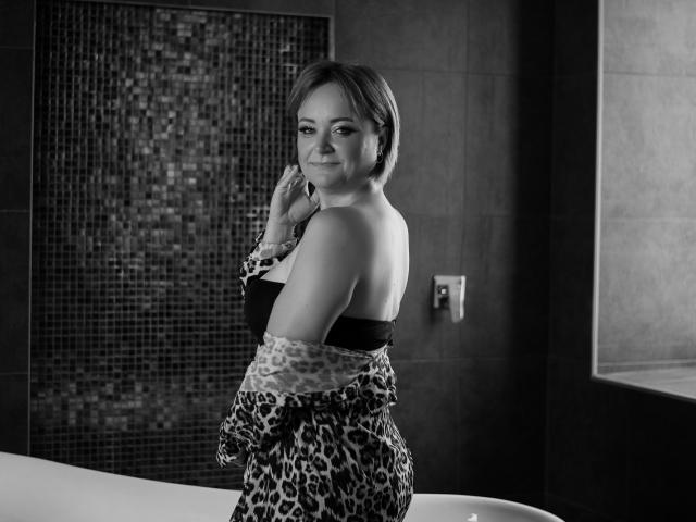 SnezhanaRells - Live porn &amp; sex cam - 21793177