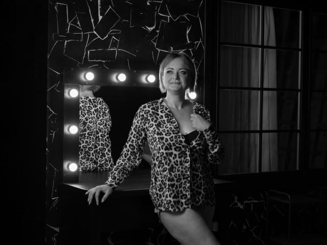SnezhanaRells - ライブポルノ&amp;セックスカム - 21793197