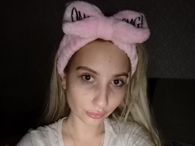 ElzaKomx - Live Sex Cam - 21838541