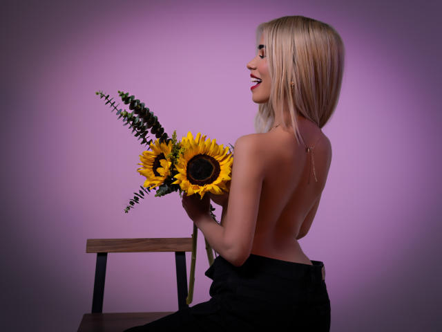 ChristieGarci - Live porn &amp; sex cam - 21847549