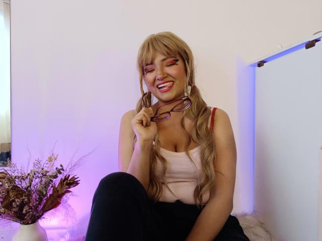 LilaPoiluDom - Live porn &amp; sex cam - 21849225