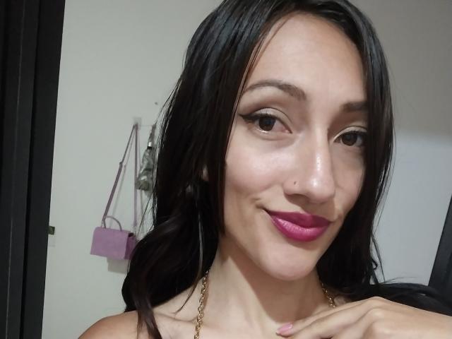 KiriamGomez - Live porn &amp; sex cam - 21859121