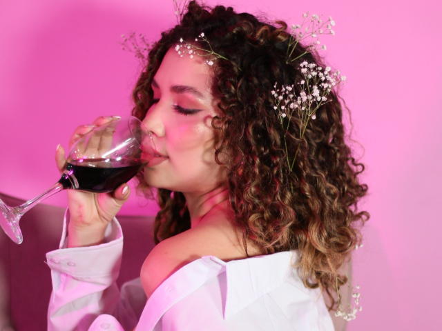 KendallPiierce69 - Live sex cam - 21894325