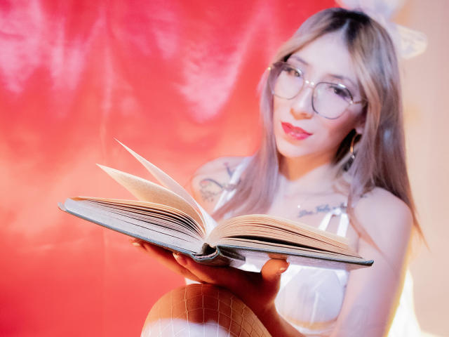 LissyHoffman - Live Sex Cam - 21897061