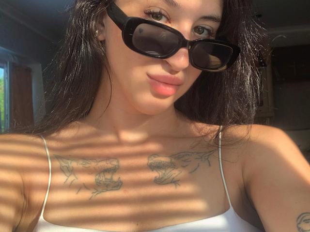 GloryAdriana - Live porn &amp; sex cam - 21907985