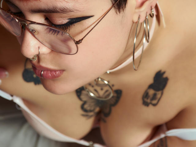 MoiSweet - Live porn &amp; sex cam - 21940205