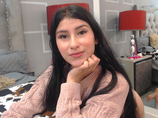 EmaHenderson - Élő pornó és szexkamera - 21947805