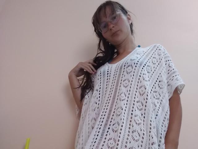 KiraGoldens - Live porn &amp; sex cam - 21949085