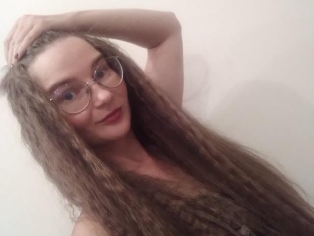 KiraGoldens - Live porn &amp; sex cam - 21949141
