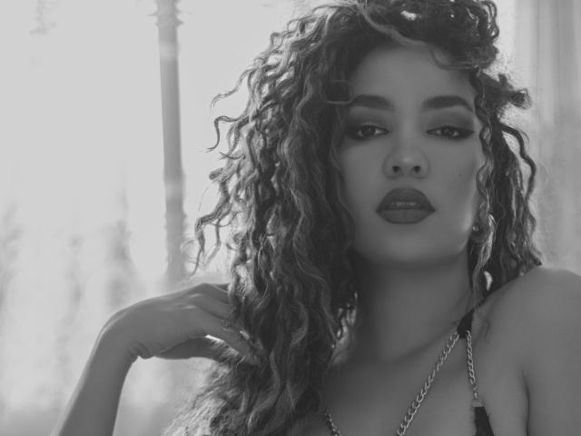 KendallPiierce69 - Live sex cam - 21957537